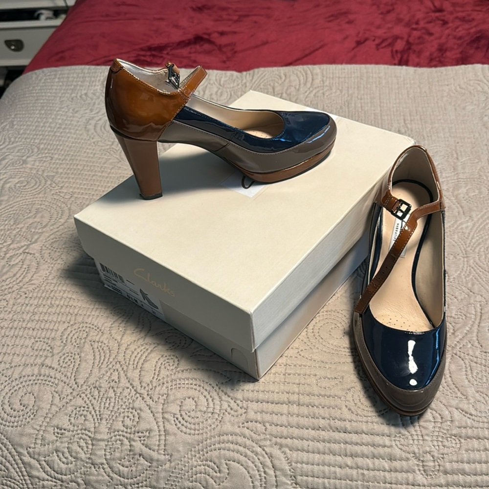 Clarks Kendra dime heels